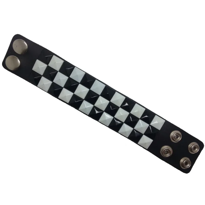 BD001 / Pyramides