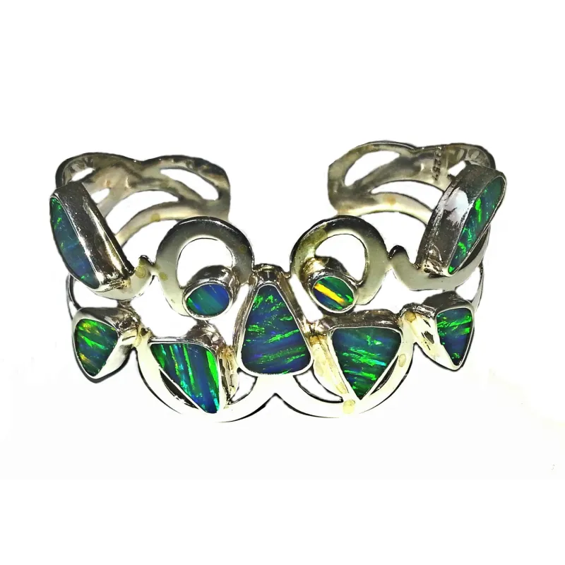 bracelet en argent , avec de l'opal , fait à la main pour 399.- francs.-bijouxbijoux.ch